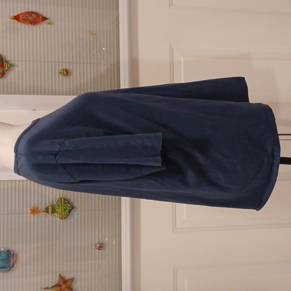 4/$40 Navy Blue Tee - Size Medium - Picture 2 of 5